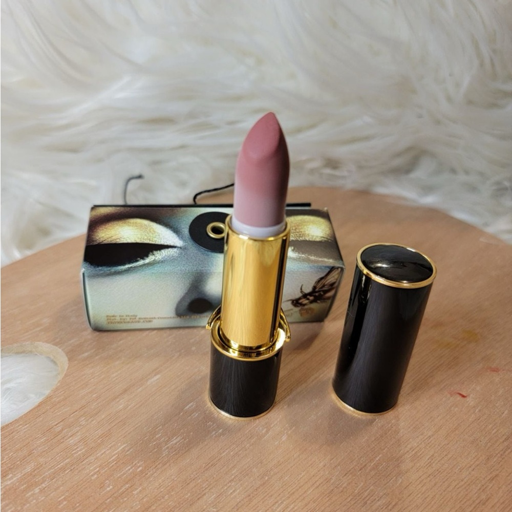 Luxurious Pink Lipstick by Pat McGrath